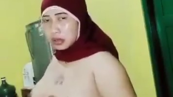 Mbak Iin Hijabers Toket Gede Menantang Gairah