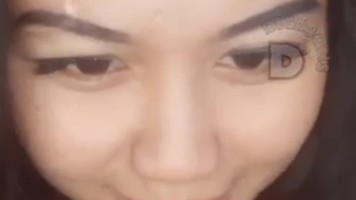 Geraldine Omek Sensual Bikin Ngaceng