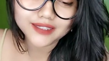 Kembali Lagi Nih Olivacu Si Toge Baik Kacamata HOT51