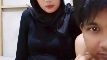 Bokep Jilbab Cewek Jilbab Hitam Live Barbar di Kobel Memeknya